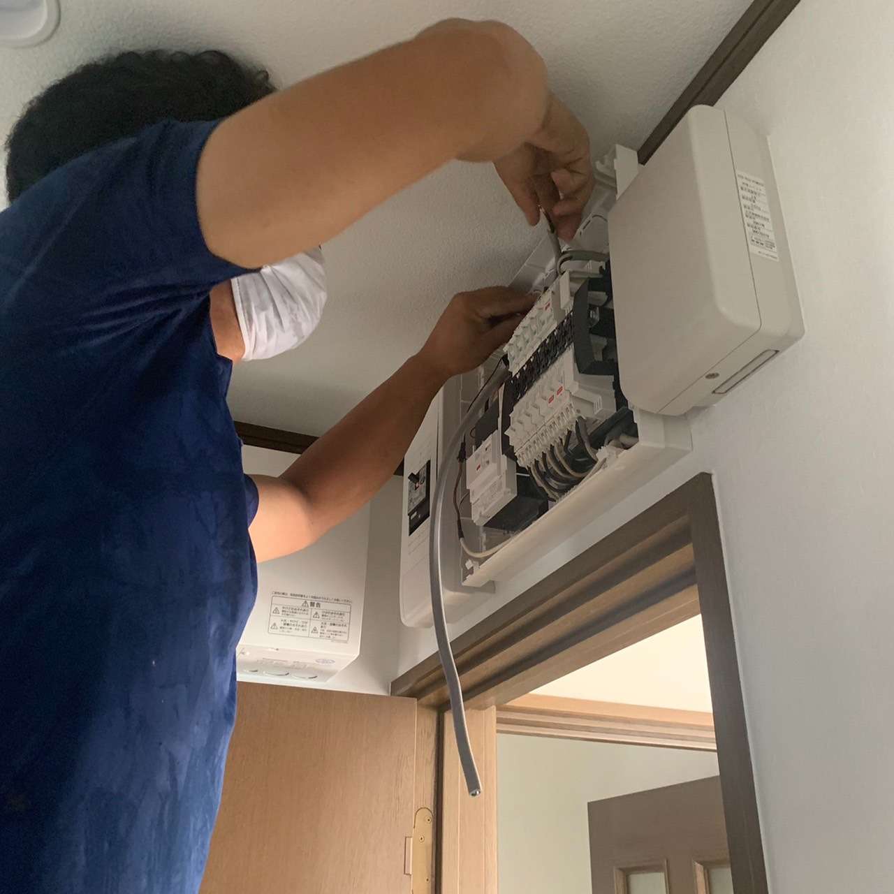 栗東市でリフォーム中の浴室乾燥機、食洗機の配線工事を依頼いただきました。